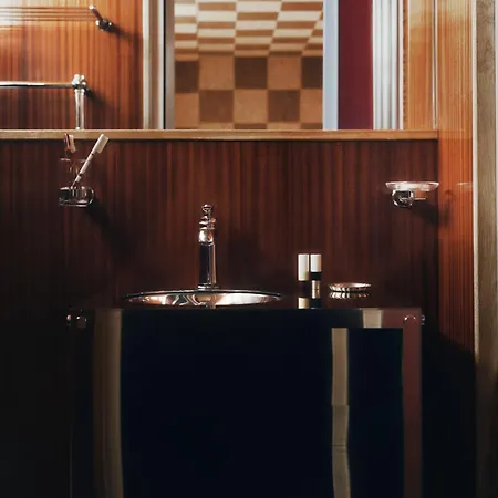 Luxia & Hotel