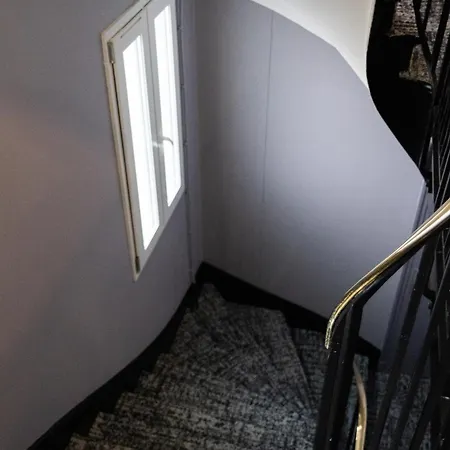 Luxia Hotel 2*