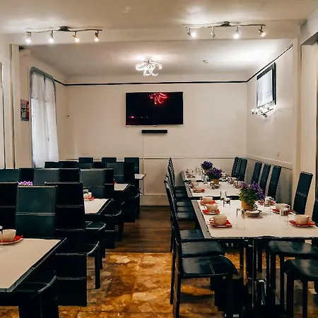 卢克西亚酒店 2*