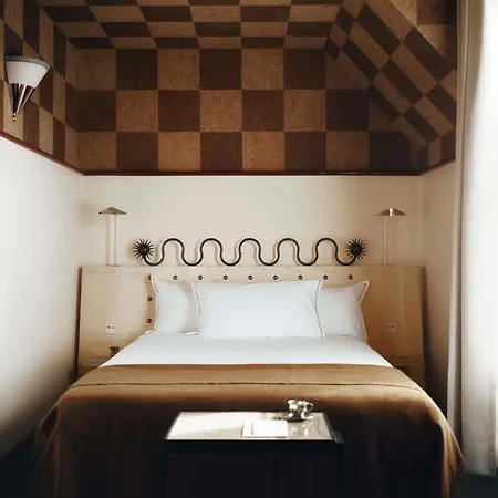 Luxia & Hotel
